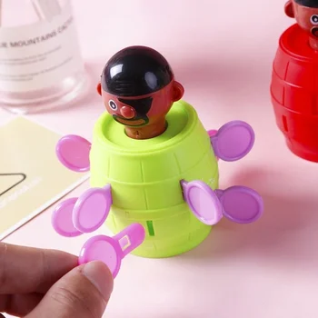 1 Set Mini Fëmijët Qesharake Vegël Pirat Fuçi Lojë Lodra për Fëmijët me Fat Stab Pop-Up Toy
